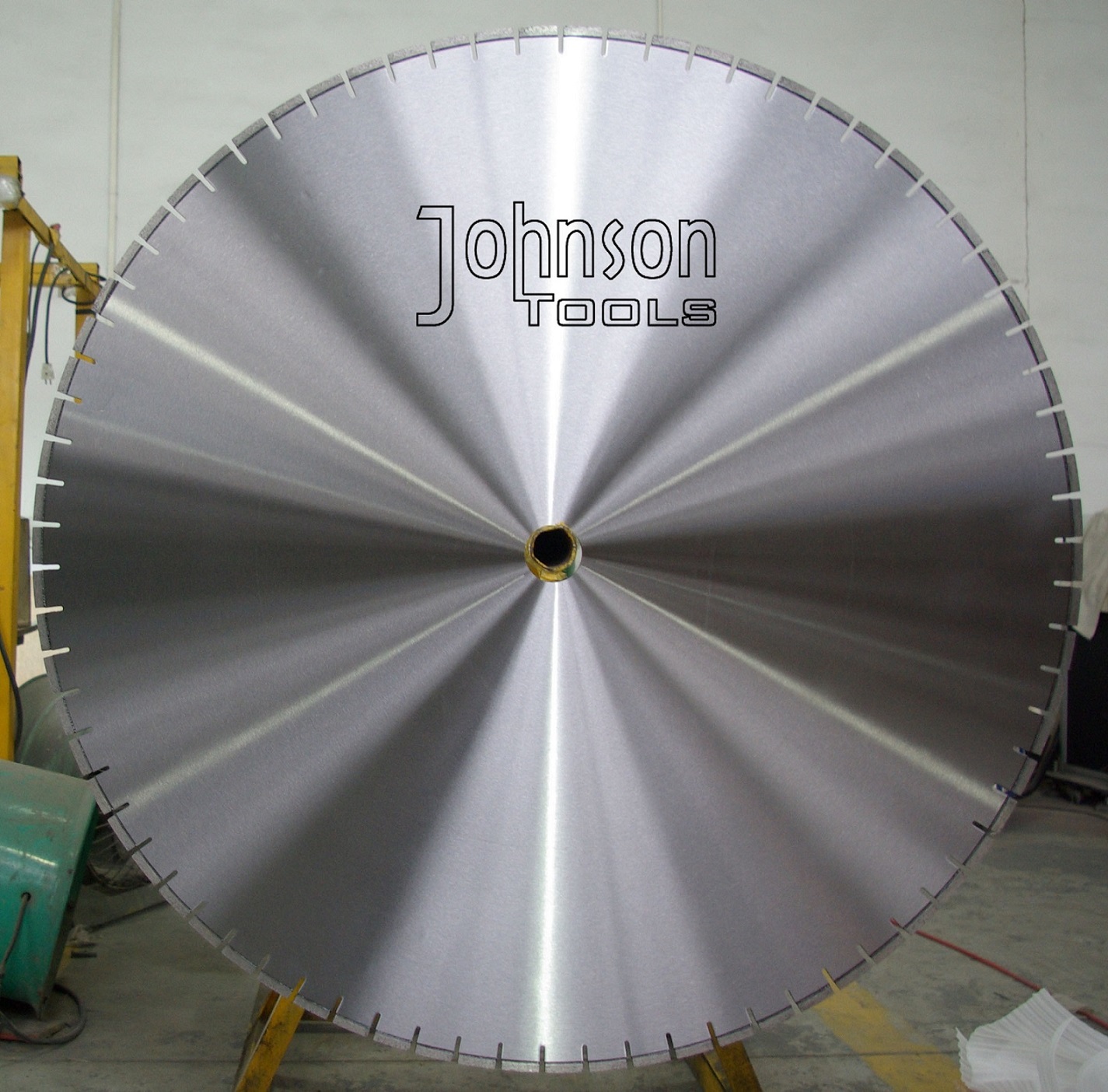 44" 1100 mm lasergeschweißte Diamanttrennscheiben zum Schneiden von Betonbetten mit Hohlkern