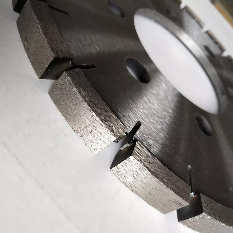 Fabrik Direkt verkaufen 300 mm Lasergeschweißte Bodenheizungspunkt Diamond Sägeklingen